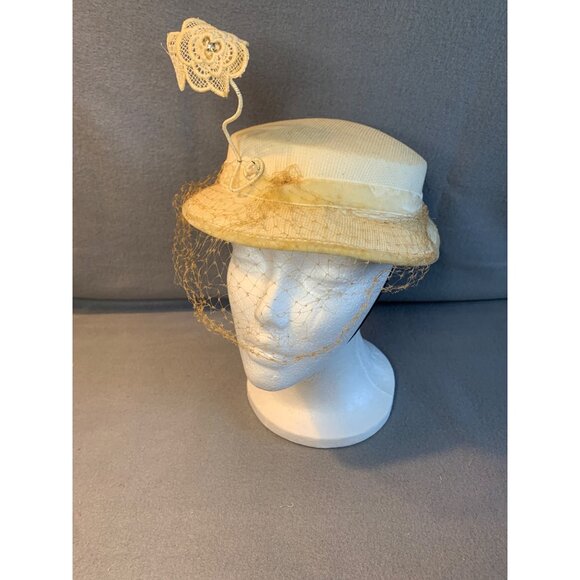 Ladies Ivory Hat with Velvet Trim and Doily Crystal Accent Hat Vintage Sz 22 - Picture 8 of 9